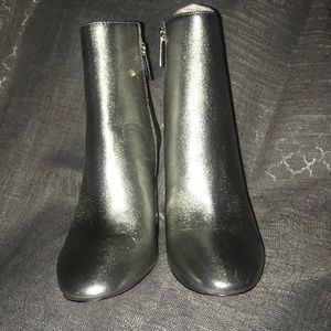 BNWT Michael Kors Petra Bootie Metallic
